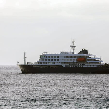 ΧΑΝΤΑΪΟΣ ΑΡΓΕΝΤΙΝΗ ΚΡΟΥΑΖΙΕΡΟΠΛΟΙΟ ΑΣΘΕΝΕΙΣ