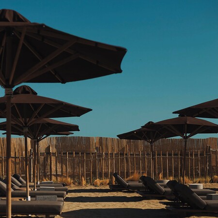 The C-Beach Restaurant: Ένα all-day καλοκαίρι δίπλα στο κύμα επιστρέφει στη Βούλα