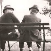 Γέροντες ετών ολίγων