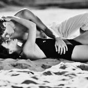 Οι καλοκαιρινοί έρωτες και τα one-night stand. Μην κάνεις like. Φίλα με.