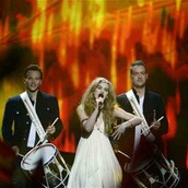 Η super δημοκρατία της euro-βυζιών.