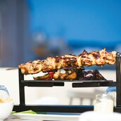 Balcony: Ένα μπαλκόνι στο κουκάκι με καλό φαγητό και όμορφη θέα