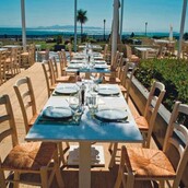 Τρατορία by the sea