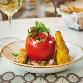 V1935 Mediterranean Tastes: Η παλιά Αθήνα αναβιώνει μέσα από τις γεύσεις και την ατμόσφαιρά του