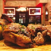Spit Jack: Μια μοντέρνα rotisserie μόλις άνοιξε στο κέντρο της Αθήνας