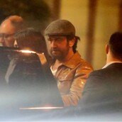 Οι βόλτες του Τζέραρντ Μπάτλερ στη νυχτερινή Αθήνα - Πήγε σε κλαμπ, εστιατόρια και πόζαρε με φανς