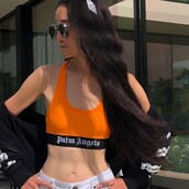 Η Vera Wang πόζαρε με αθλητικά στα 70 της και το ίντερνετ απορεί με την νεανική της εμφάνιση