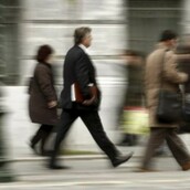 "Με την ύφεση της οικονομίας, απαξιώνονται τα πραγματικά αγαθά, ενώ παράλληλα υπεραξιώνεται το χρήμα έναντι αυτών."