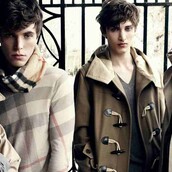 «Ό ἔχων δύο χιτῶνας…Burberry κατά προτίμηση»