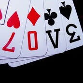 Ό,τι θέλουν οι άνθρωποι το δείχνουν. Και την αγάπη τους και την αδιαφορία τους.