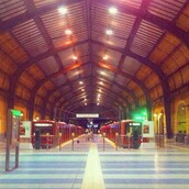 Strangers in the night.. ανταλλάζουν ματιές.**