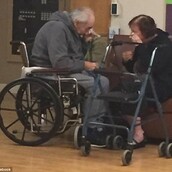 Ξανά μαζί μέχρι το τέλος - Το ηλικιωμένο ζευγάρι που συγκίνησε με τα δάκρυα του αποχωρισμού είναι και πάλι μαζί