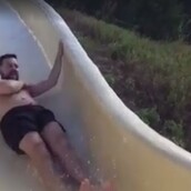 Αυτό δεν είναι ένα απλό βίντεο σε νεροτσουλήθρα - Είναι τρομακτικό, αλλά ο τύπος έχει χιούμορ