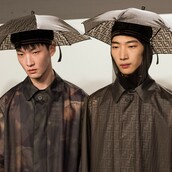 Λίγη μοδίτσα από Μιλάνο όπου σήμερα έδειξαν στην πασαρέλα αυτό!