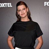 Η Linda Evangelista ανακοίνωσε πως είναι πλέον και επισήμως γιαγιά