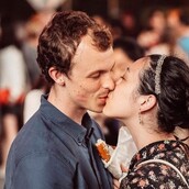 Η συγκινητική ιστορία πίσω από τη φωτογραφία του ζευγαριού που τους χώρισε ο αιφνίδιος θάνατος