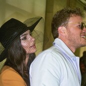 Γυμνή για τον αντρα μου - Η Έμιλι Ραταϊκόφσκι ποζάρει ολόγυμνη ενώ κάνει μήνα του μέλιτος