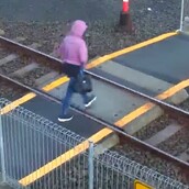 Παρά τρίχα! -Αυτό είναι μάλλον το πιο τρομακτικό και βλακώδες πράγμα που θα δεις να κάνει κάποιος σήμερα