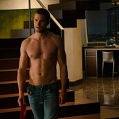 Ο Τζέιμι Ντόρναν για πρώτη φορά ολόγυμνος σε ανέκδοτες σκηνές του «Fifty Shades: Freed» (NSFW)