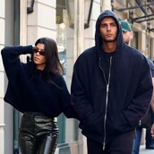 Η Kourtney Kardashian και ο 24χρονος φίλος της μόλις επισημοποίησαν τη σχέση τους και στο Ιnstagram