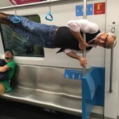 68χρονος fit παππούς που ήταν στο Ρίο απάντησε έτσι σε κάποιον που του προσέφερε θέση ηλικιωμένων στο μετρό