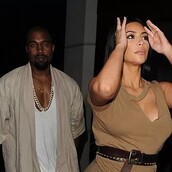 Η Κιμ Καρντάσιαν τρολάρει ασύστολα τον φιλόσοφο Κάνιε Γουέστ και το Twitter το γλεντάει