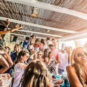 Η απάντηση της Ναυπακτίας στο Nammos και τον Ρέμο - Βουνά οι σαμπάνιες?