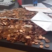 Ο Γάλλος που πλήρωσε το πρόστιμο στην εφορία με χιλιάδες κέρματα χαμηλής αξίας