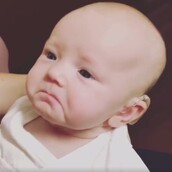 Κωφό μωρό ακούει για πρώτη φορά τη φωνή της μητέρας του και η αντίδρασή του είναι απερίγραπτη