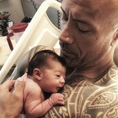 5+1 φορές που ο μπαμπάς The Rock συγκίνησε -και έριξε- το Instagram