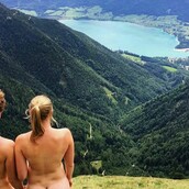 Γυμνοί στα ομορφότερα σημεία του πλανήτη