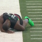 H αμήχανη στιγμή που το σορτσάκι ενός αθλητή σκίζεται και κάτι πολύ ΝSFW συμβαίνει στον αγώνα