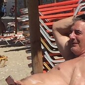 O Mr. Big από το Sex and The City κάνει τα μπάνια του στην Κρήτη