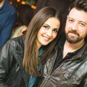 Γιατί τόσος χαμός πια με την έγκυο Αγγελική Δαλιάνη και τις τόπλες φωτογραφίες από την παραλία;