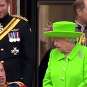 Η στιγμή που η Βασίλισσα Ελισάβετ κατσαδιάζει τον πρίγκηπα Ουίλιαμ μπροστά στις κάμερες