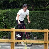 Βόλτες με ποδήλατο στο Λονδίνο: Ο Μπραντ Πιτ για δέκα ημέρες μαζί με τα παιδιά του