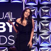 "Γυμνές selfies μέχρι να πεθάνω" - H Kim Kardashian παρέλαβε το βραβείο 'break the internet' και είπε μόνο 5 λέξεις