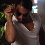 Ο Salt Bae έριξε αλάτι και στην μπριζόλα του Narcos
