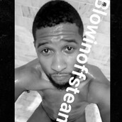 Ο Usher έπαθε Kardashian- Πόζαρε ολόγυμνος και απέτυχε να καλύψει τα γεννητικά του όργανα με emoji