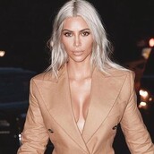 ? Όλα ok παιδιά! - Απλά η Κιμ βγήκε βόλτα έτσι...