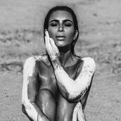 H Kim Kardashian τερματίζει το photoshop με γυμνή φωτογράφιση στην έρημο για να "γιορτάσει" το σώμα της