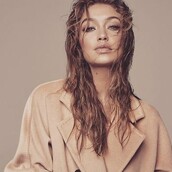 Η στιγμή που η Gigi Hadid δέχεται επίθεση από άγνωστο και απαντά με ένα γερό χτύπημα