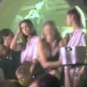 Ο Ντι Κάπριο "ξεσαλώνει" στην πoλυσυζητημένη συναυλία του Ρέμου στο Nammos