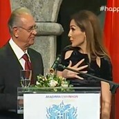 Επική γκάφα - Η Βανδή έπρεπε να παραλάβει βραβείο και την φώναξαν στη σκηνή ως Άννα Βίσση