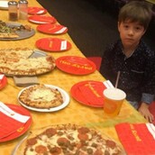 Στο πάρτι γενεθλίων του 6χρονου Τέντι δεν εμφανίστηκε κανένα παιδί και το ίντερνετ αποφάσισε να βοηθήσει