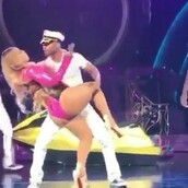 Ενός λεπτού σιγή για το χορευτικό της Μαράια Κάρεϊ που βαριέται