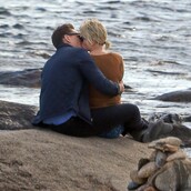 Η Τaylor Swift φιλιέται με το καινούργιο, πολύ διάσημο αγόρι της, αλλά το ίντερνετ δεν πείθεται...