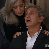 Κατέρρευσε ο Νταλάρας - Πέταξε το μικρόφωνο και ξέσπασε σε λυγμούς