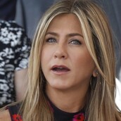 «Φταίνε τα ελληνικά μαλλιά μου» - Η Τζένιφερ Άνιστον τρολάρει το κούρεμα «The Rachel»