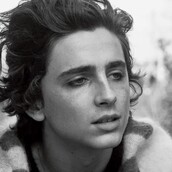 Η διάσημη, φημολογούμενη αγαπημένη του Τιμοτέ Σαλαμέ μόλις έγινε επίσημη σχέση